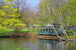 Il laghetto nei Public Gardens di Halifax, Nuova Scozia, Canada orientale. Nei giardini pubblici, tra alberi secolari, prati e aiuole in fiore, si snodano belle passeggiate e si incontrano incantevoli ...