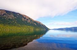 Lake Rotoiti: ci troviamo nel Nelson Lakes National Park in Nuova Zelanda, più precisamente nella regione di Tasman  nell'Isola del Sud - © Wildnerdpix / Shutterstock.com ...