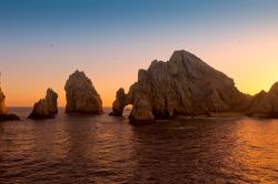 Land's End sunset: il magico tramonto all'estremità sud della California, a Cabo San Lucas in Messico - © Ruth Peterkin / Shutterstock.com