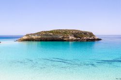 Le magiche acque turchesi di Lampedusa: Questa dell'isola dei Conigli è sicuramente considerata come una delle più belle spiagge d'Italia. In un recente sondaggio del sito ...