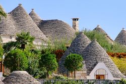 Le magiche geometrie dei Trulli di Alberobello inPuglia - © LianeM / Shutterstock.com