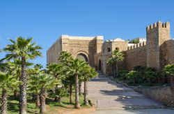 Le mura della Kasba: la Kasba degli Oudaia di Rabat domina dall'alto il delta del fiume Bou Regreg che sfocia nell'Oceano Atlantico. La foto mostra la parte sud-occidentale delle mura ...
