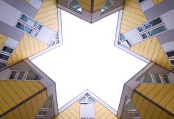 Le particolari geometrie delle Kubuswoningen le Case a cubo di Rotterdam in Olanda, uno dei capolavori di architettura moderna in Europa - © USBFCO / Shutterstock.com