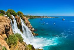 Le spettacolari cascate del fiume Duden in Turchia, vicino ad Antalya - © Tatiana Popova / Shutterstock.com