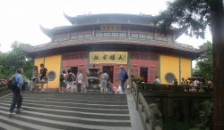 Lingyinsi il Tempio del Ritiro Spirituale si trova ad Hangzhou la storica città della Cina