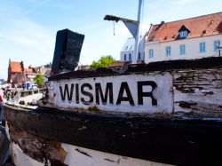 Lo storico porto di Wismar sul mare Baltico della Germania - © YorkBerlin / Shutterstock.com
