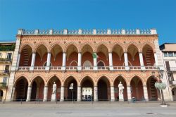 La Loggia Amulea, splendido esempio di architettura ...