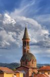 Chiesa della Madonna Moretta a Alba, Piemonte, Italia. Poco fuori il centro storico di Alba si innalza questo santuario che sembra allungarsi verso le Langhe - © Rostislav Glinsky / Shutterstock.com ...