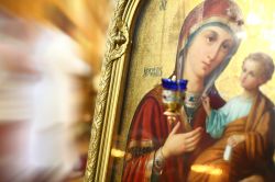 Madonna con Bambino chiesa Santa Trinita a Riga Lettonia - © Almotional / Shutterstock.com