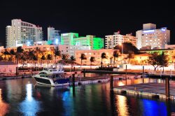 Marina di Miami Beach, Florida:  situata nel quartiere di South Beach, la Miami Beach Marina è un luogo perfetto per i fortunati possessori di barca che intendono attraccare sul ...