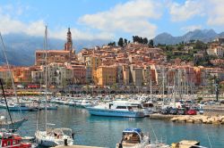 La marina ed il porto turistico di Mentone in ...