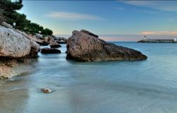 Martigues un tratto di costa con gli scogli al confine tra Camargue e Provenza in Francia - Cortesia foto, www.ville-martigues.fr/