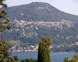 Il panorama di Massino Visconti  e il Lago Maggiore in Piemonte - © Torsade de Pointes - CC0, Wikipedia