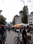 Mercato dell'artigianato in Hauptplatz a Lienz (Austria)