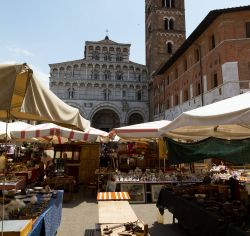 Il Mercato dell'Antiquariato nel centro di ...