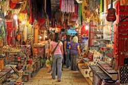Il Mercato Orientale di Gerusalemme (Israele) è tra i luoghi più pittoreschi della Città Santa, con una grande varietà di prodotti e souvenir provenienti dal Medio ...