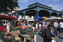 Il vivace mercato di Mirepoix in Francia - © Tourisme de Mirepoix