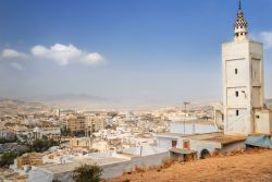 Minareto e panorama della città di Tetouan, ...