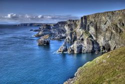 Mizen Head: la drammatica costa rocciosa della contea di Cork in Irlanda - © matthi / Shutterstock.com