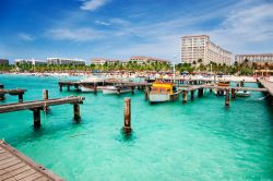 Molo di Palm beach: ci troviamo sull'isola di Aruba negli ex caraibi olandesi - © Jo Ann Snover / Shutterstock.com