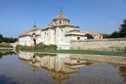 Una suggestiva immagine del Monastero della Cartuja a Siviglia, Spagna  - © Ana del Castillo / Shutterstock.com
