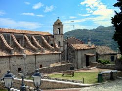 La chiesa  medievale di S. Oliva a Castro ...