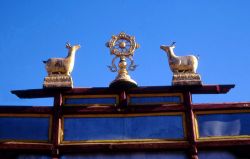 Mongolia insegna lamaista tempio - Foto di Giulio Badini / I Viaggi di Maurizio Levi