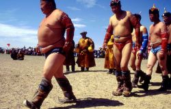 Mongolia lottatori festa Naadam - Foto di Giulio Badini / I Viaggi di Maurizio Levi