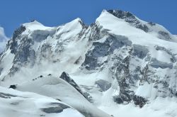 Il massiccio del Monte Rosa fotografato dal versante di Macugnaga in Piemonte - © mountainpix / Shutterstock.com