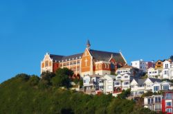 Wellington, Nuova Zelanda: la chiesa e il monastero di St. Gerard se ne stanno sul Monte Victoria, a est del centro città, con lo sguardo rivolto al mare. La chiesa venne fondata nel ...