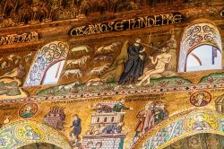 I grandi mosaici dorati della navata centrale del Duomo di Monreale a Palermo - © Andreas Zerndl / Shutterstock.com 