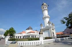 La Moschea Kapitan Keling si trova sull'isola di Penang in Malesia - © suronin / Shutterstock.com