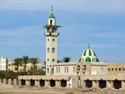 Una moschea ad Hurghada, sulla costa del Mar Rosso (Egitto) - © DDCoral / Shutterstock.com