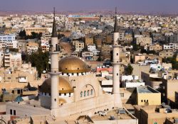 Moschea nel centro di Madaba, la città della Giordania a sud della capitale Amman, lungo la cosiddetta Strada dei Re - © Ralf Siemieniec / Shutterstock.com