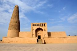 Moschea e minareto di Emin a Turpan in Cina - © suronin / Shutterstock.com 