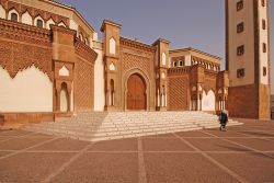 Moschea in pieno centro ad Agadir, la stazione ...