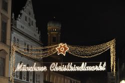 Munchner Christkindlmarkt: l'ingresso del Mercatino del Gesu Bambino a Monaco di Baviera