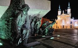 Il Munumento della rivolta di Varsavia: la capitale della Polonia si ribellò ai nazisti durante la Seconda Guerra Mondiale, e venne gravemente danneggiata per rappresaglia - © Tjomek ...
