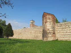 Le mura di Vicenza abbracciano la città ...