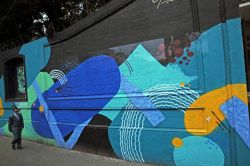 Murales a Bogotà, Colombia - Una delle tante decorazioni murali che si incontrano passeggiando per le vie della capitale colombiana dove tutte le forme artistiche, pittura e scultura, ...