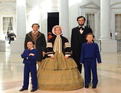 Museo Lincoln a Springfield, le statue di cera della famiglia del più famoso presidente USA - © R. Gino Santa Maria / Shutterstock.com