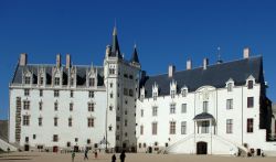 Nantes, Francia: il castello Chateau ducs de Bretagne - foto © JD Billaud - Nautilus