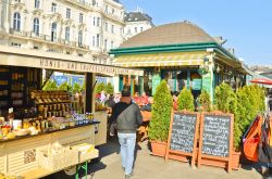 Il Naschmarkt di Vienna è uno dei mercati più famosi della capitale austriaca - © cesc_assawin / Shutterstock.com 