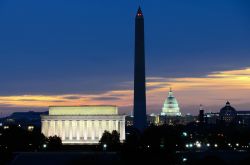 Il National Mall a  Washington DC. Si nota il Lincoln Memorial, dedicato al celebre Presidente degli Stati Uniti, recentemente ricordato da un film di Steven Spielberg - © Orhan Cam ...