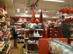 Negozio a Bergen durante le feste di Natale: per i vostri acquisti merita una visita il  Galleriet Shopping Center (Norvegia).
