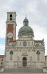 Il Santuario della Madonna di Monte Berico sorge sopra Vicenza, su un colle a sud-ovest della città. È formato da una chiesa in stile gotico, incorporata nel santuario all'inizio ...