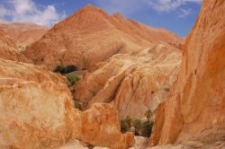 Oasi di Chebika: è una delle più famose vene d'acqua nelle desertiche montagne della Tunisa tra le propaggini della catena dell'Atlante, nella regione di Tozeur - © ...