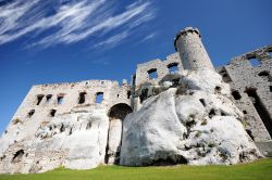 Ogrodzieniec, Polonia: questo castello si trova lungo il sentiero dei Nidi d'Aquila - © Piotr Krzeslak / Shutterstock.com