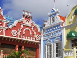 Oranjestad Aruba case colorate centro - © meunierd / Shutterstock.com