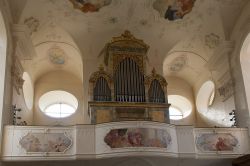 Organo nella Chiesa di Santa Maria sull'isola di Mainau, Germania.
